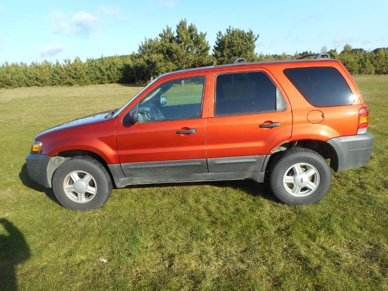 lot 4 image: 2005 Ford Escape XLS