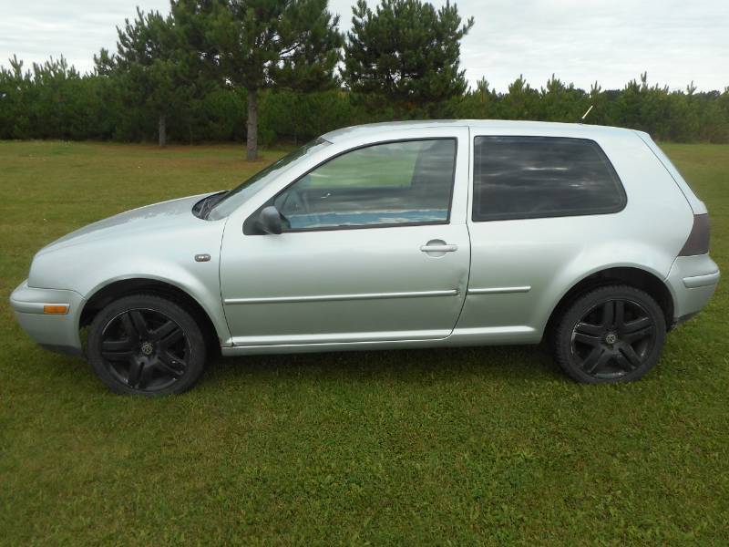 lot 1 image: 2001 Volkswagen Golf GL