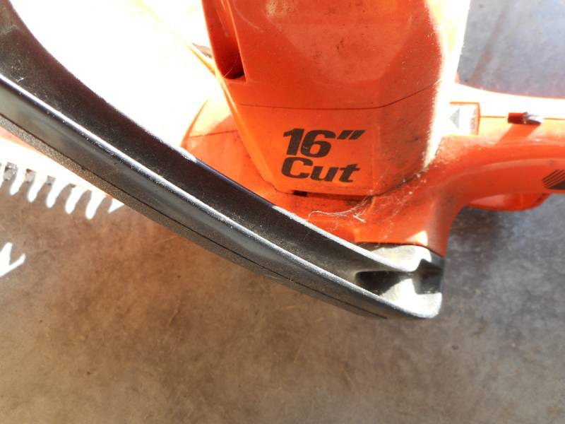 lot 24 image: Electric Hedge Trimmer