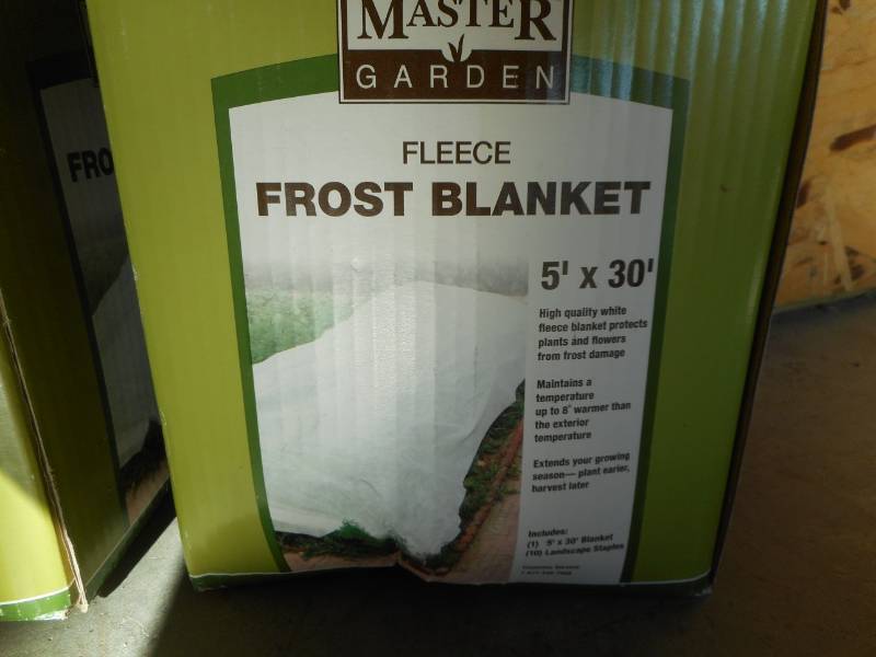 lot 19 image: 5 X 30 Frost Blankets