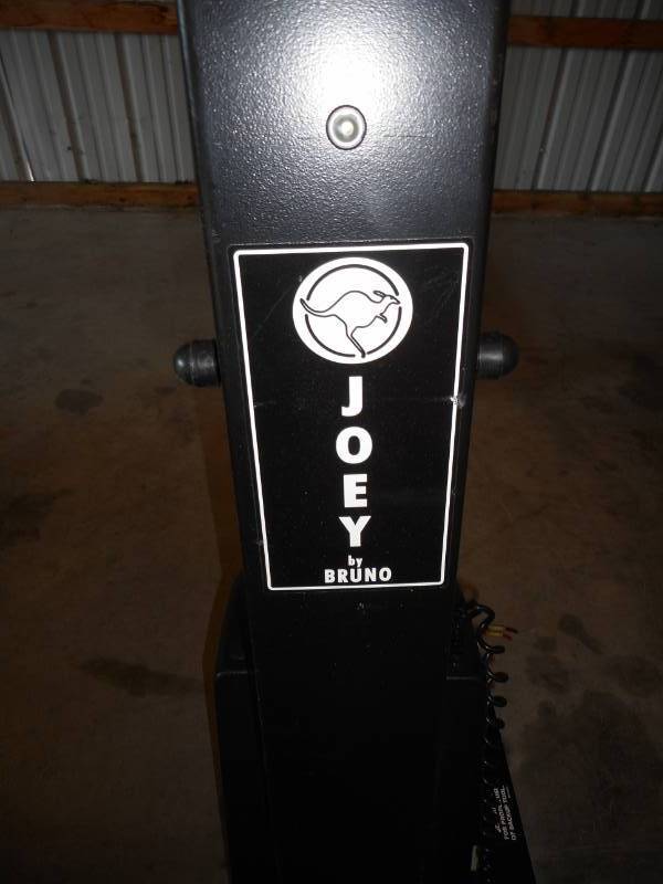 lot 31 image: Vehicle Wheel Chair Lift