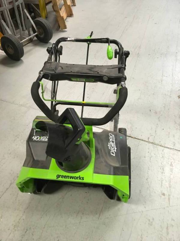 Greenworks 20-Inch 40V Cordless Brushless Snow Thrower, Battery Not Included 2601102- good condition