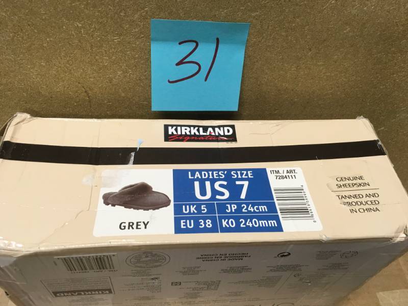 lot 31 image: Kirkland Signature Womens Shearling Slipper-Grey Size 7- not used