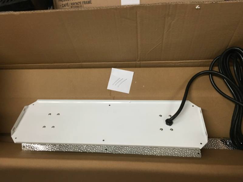 lot 111 image: Hydro Crunch Double Ended DE XXL Open Hood Grow Light Reflector with Socket and Cord for up to 1000-Watt- not used