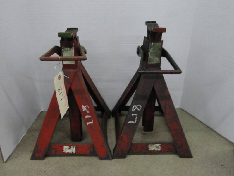 lot 817 image: Pair Of 6 Ton Jack Stands