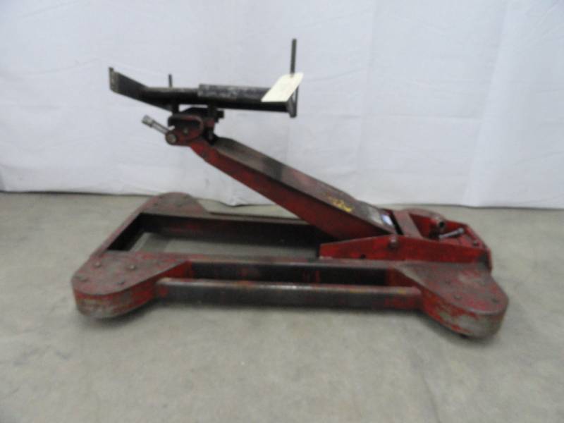 lot 819 image: 2,000lbs Black Hawk Transmission Jack