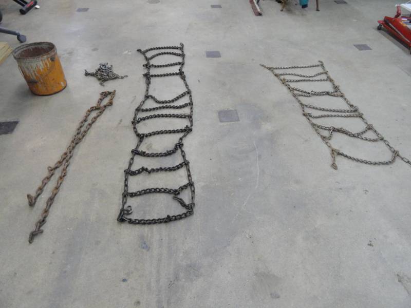 lot 831 image: Tire Chains & Pieces