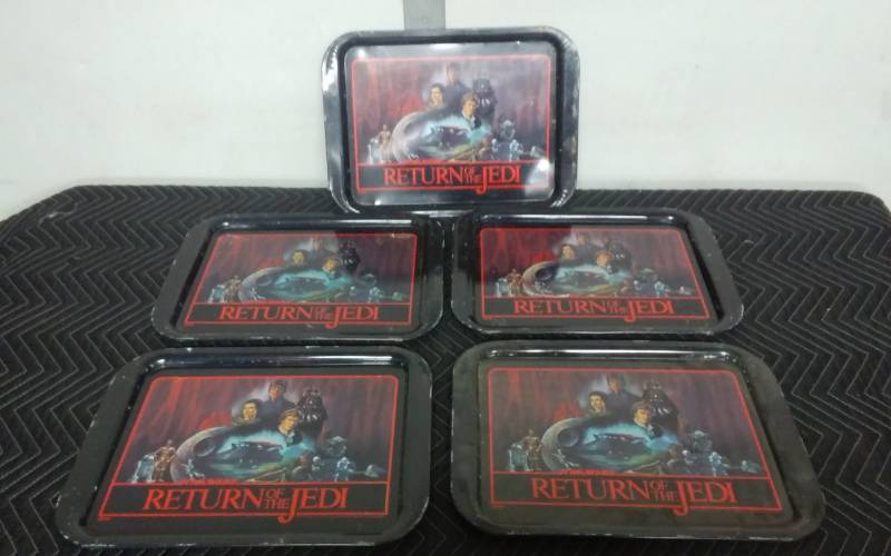 lot 10 image: 5-Metal Star Wars Trays