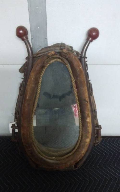 lot 13 image: Horse Collar Mirror