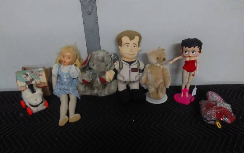 lot 22 image: Vintage Rare Dolls, Bears, Toys