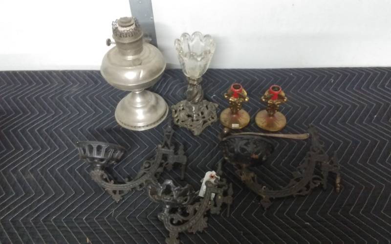 lot 30 image: 1904 Oil Lamp, Oil Lamp, Wall Brackets, Pair Of Cherubs Candle Holders (Brass)