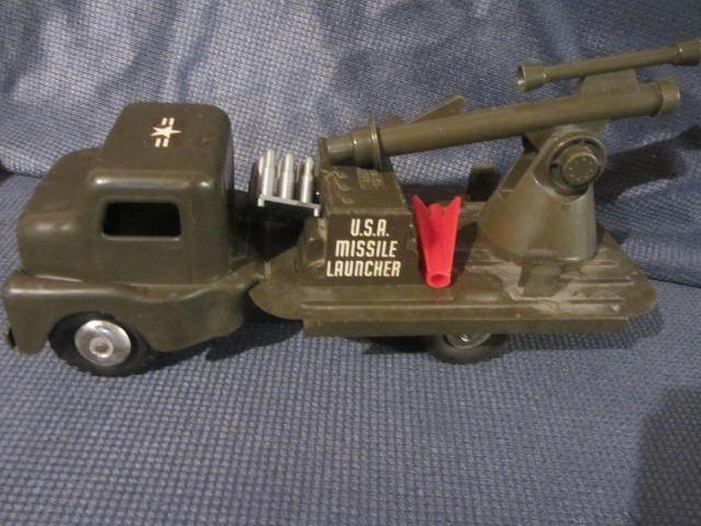 lot 4 image: Structo US Missile Launcher