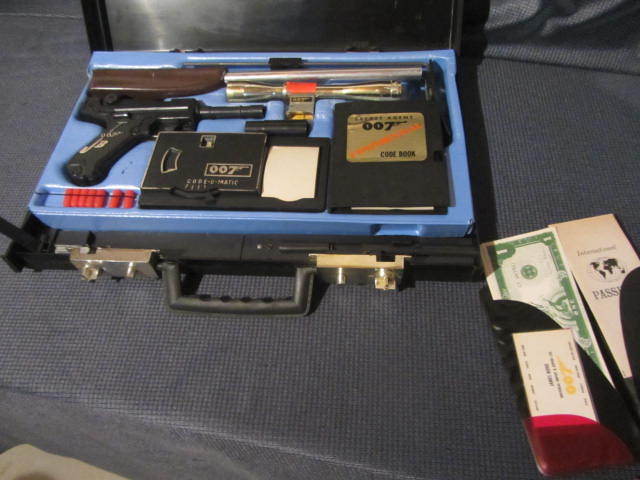 lot 10 image: James Bond Attache Set 1964