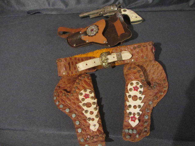 lot 15 image: Holster, Cap Gun, Bullets
