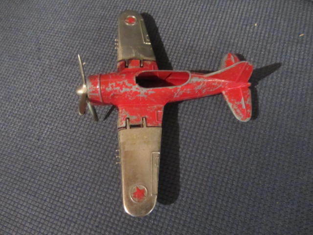 lot 17 image: Hubley Airplane