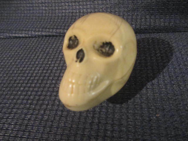 lot 36 image: Skull Shifter Knob