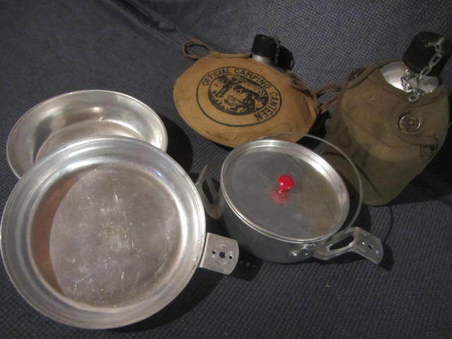 lot 39 image: Canteens, Mess Kit
