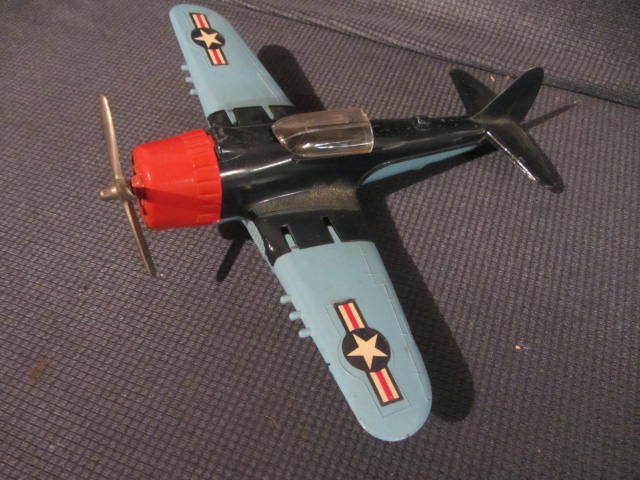 lot 42 image: Hubley Bomber