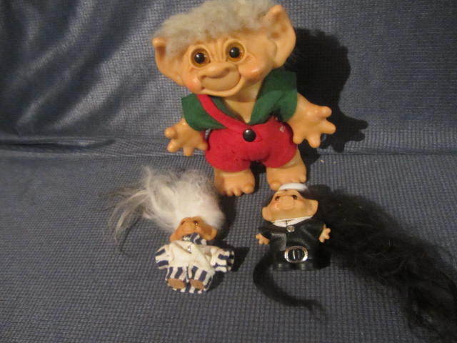 lot 45 image: Trolls
