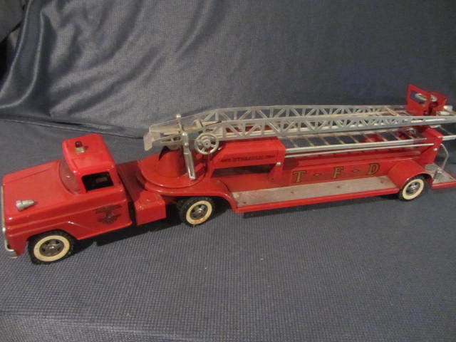lot 52 image: Tonka Ladder Truck