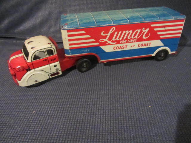 lot 54 image: Lumar Van Lines Truck & Trailer