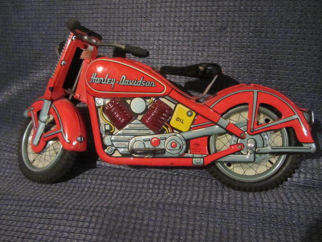 lot 60 image: HD Tin Motorcycle