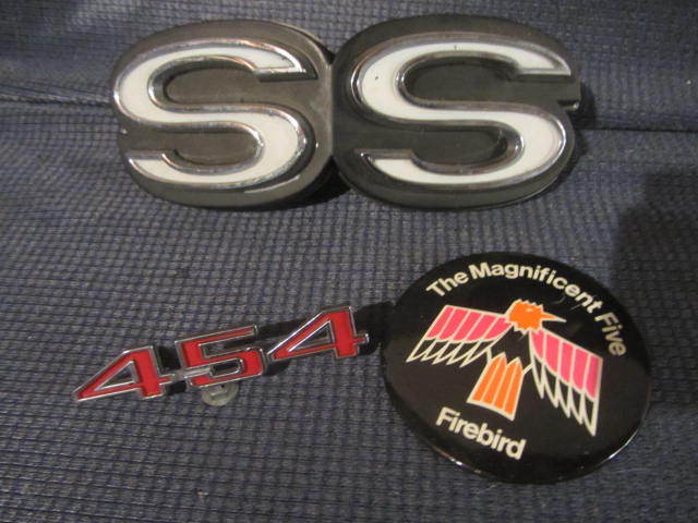 lot 61 image: Car Emblems
