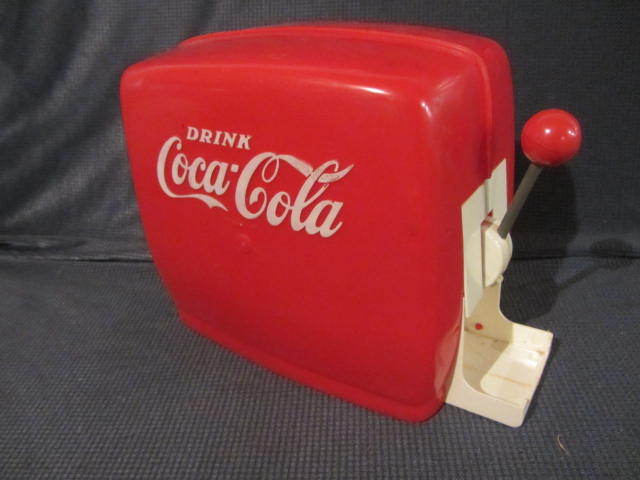 lot 64 image: Coca Cola Dispenser & Glasses