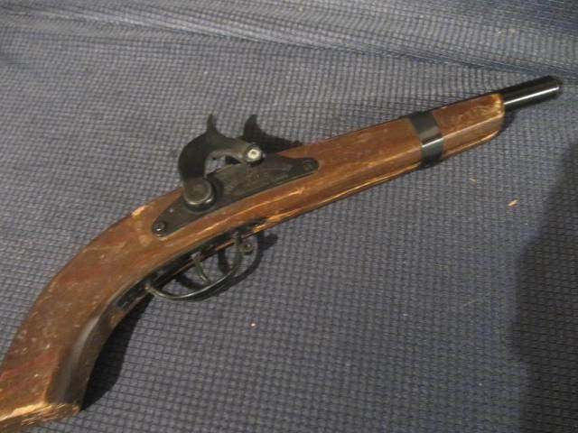 lot 70 image: Civil War Musket Cap Gun
