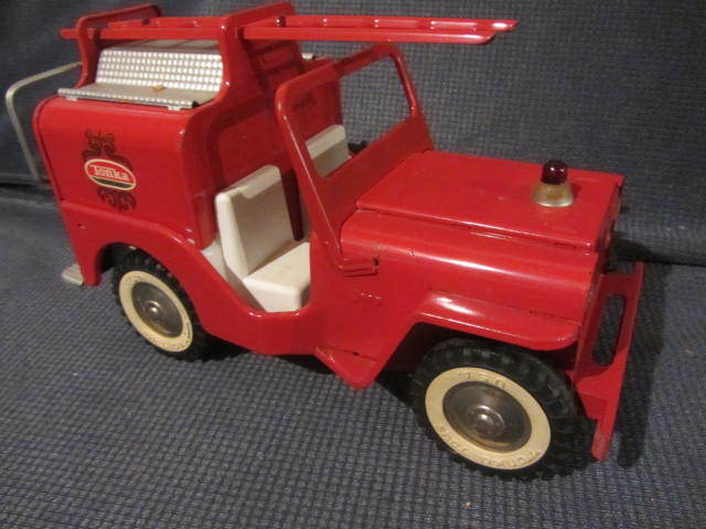 lot 71 image: Tonka Jeep Pump Truck