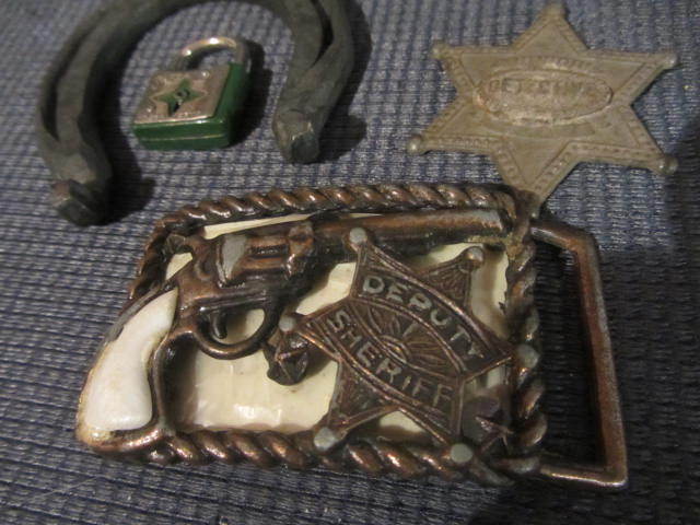 lot 72 image: Belt Buckle Horse Shoe, Badge