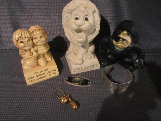 lot 148 image: Figures, Minnehaha Falls Cuff