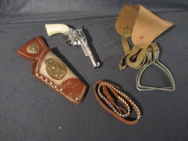 lot 82 image: Cap Gun Holster, Saddle Belt