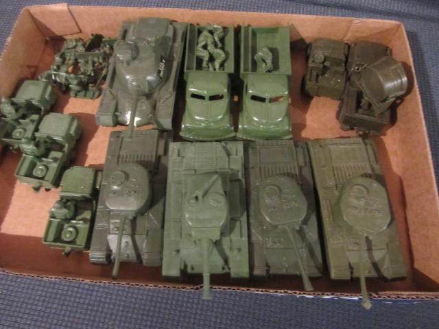 lot 98 image: Army Tanks, Radar, Soldiers