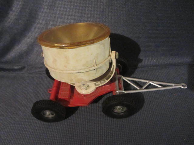 lot 106 image: Hollywood Spotlight Trailer