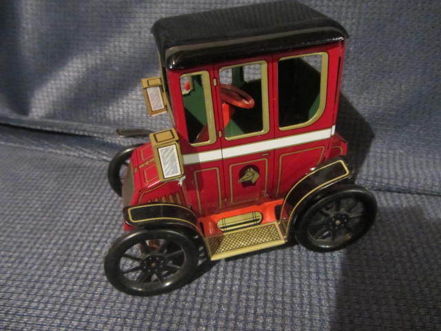 lot 113 image: Tin Jalopy