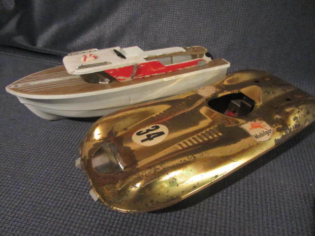 lot 114 image: Mobilgas Gold Car, Boat