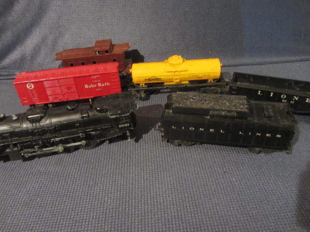 lot 118 image: Lionel Engine & Cars