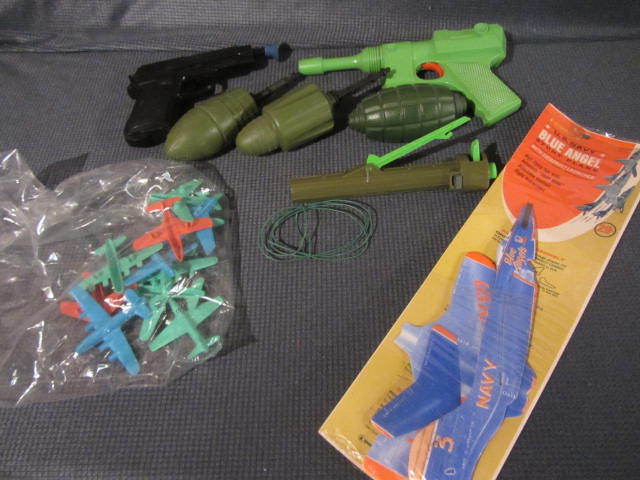 lot 123 image: Dart Gun, Booby Trap, Darts, Airplanes
