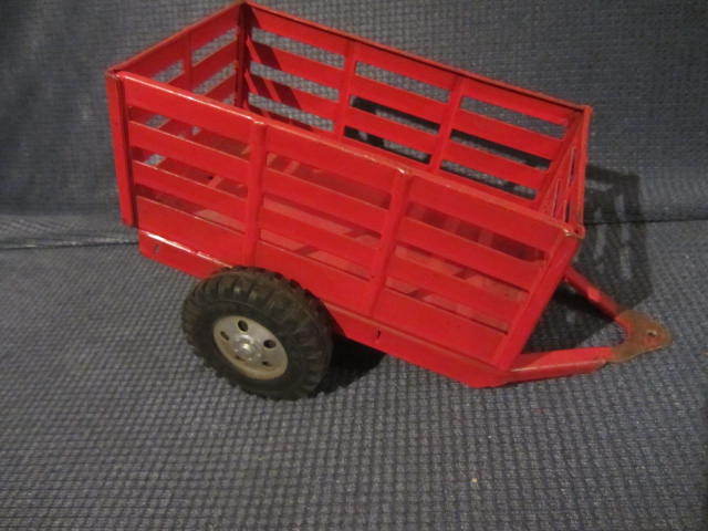 lot 137 image: Tonka Cattle Wagon