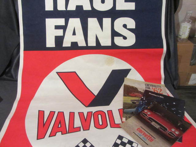 lot 140 image: Banner, Magazines