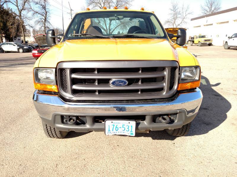 lot 1 image: 2000 Ford F250 Super Duty 4X4 Truck...