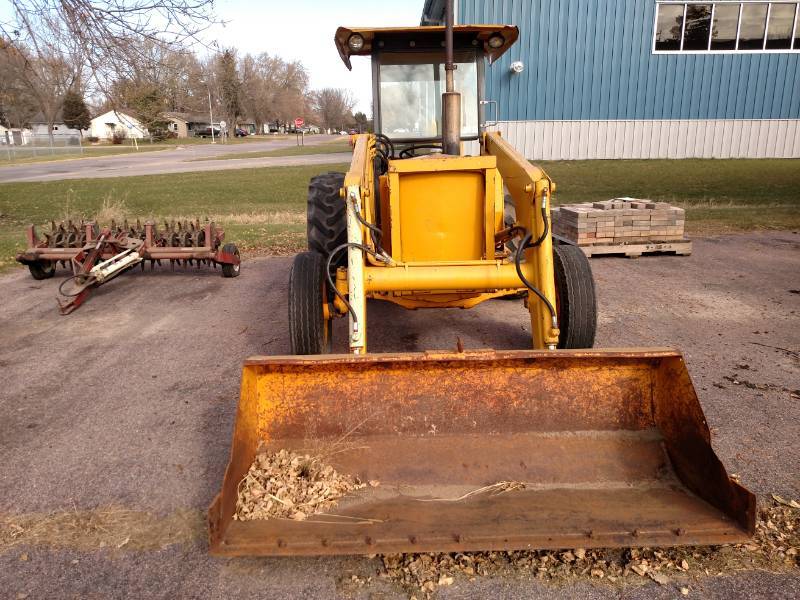 lot 11 image: John Deere 302D Tractor, 6 Bucket,...