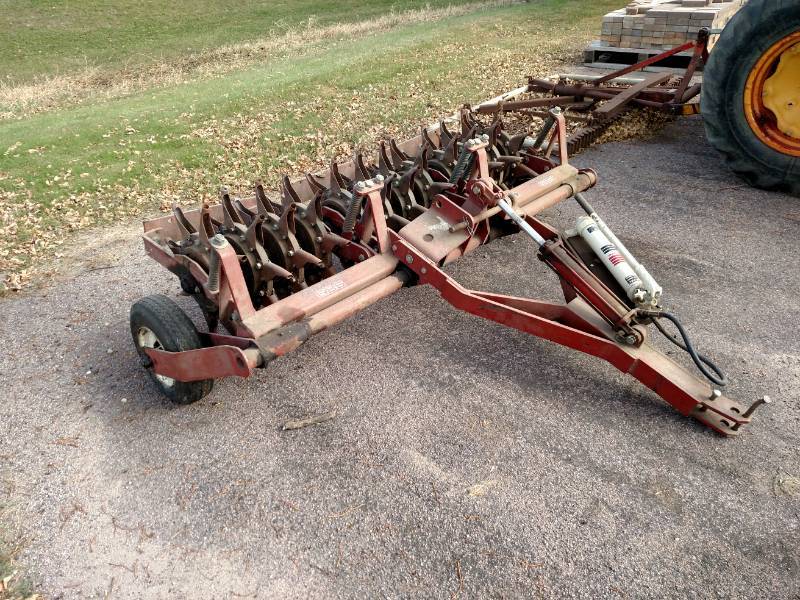 lot 12 image: Toro Aerator 686, 6 Wide, (4) Extr...