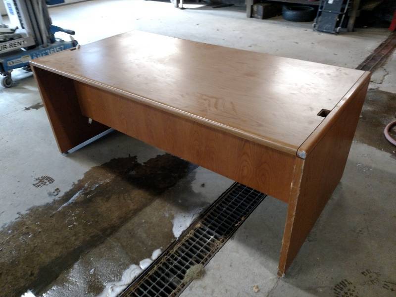 lot 29 image: Office Desk