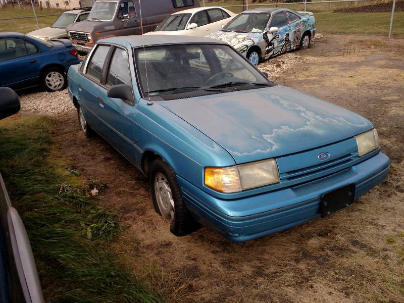 lot 7 image: 1992 Ford Tempo GL, At, VIN 1FAPP36...