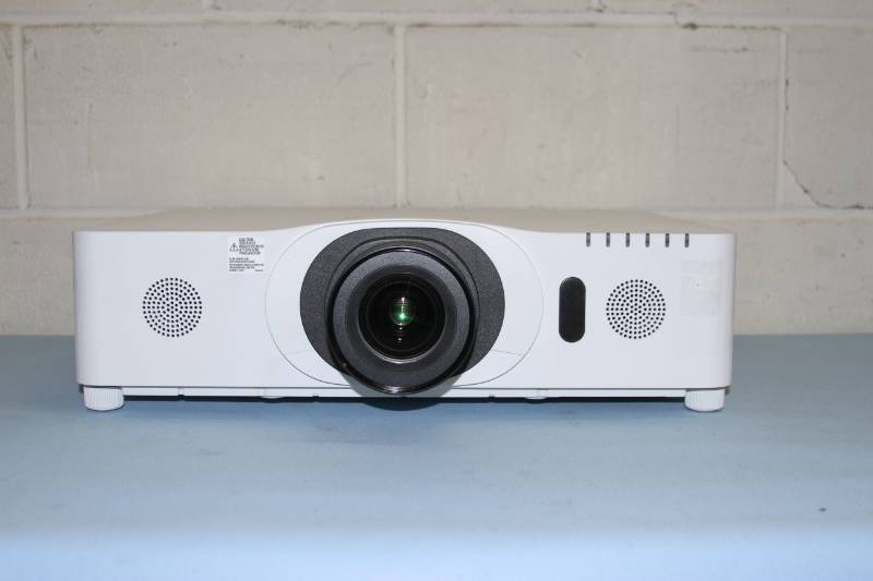 lot 6 image: Hitachi CP-SX8350 LCD Home Theater Projector with HDMI & 5000 ANSI Lumens of Brightness