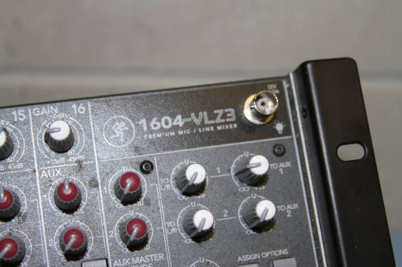 lot 4 image: Mackie 16-Channel  4 Bus Premium Compact Studio Grade Microphone  Line Audio Console  Mixer