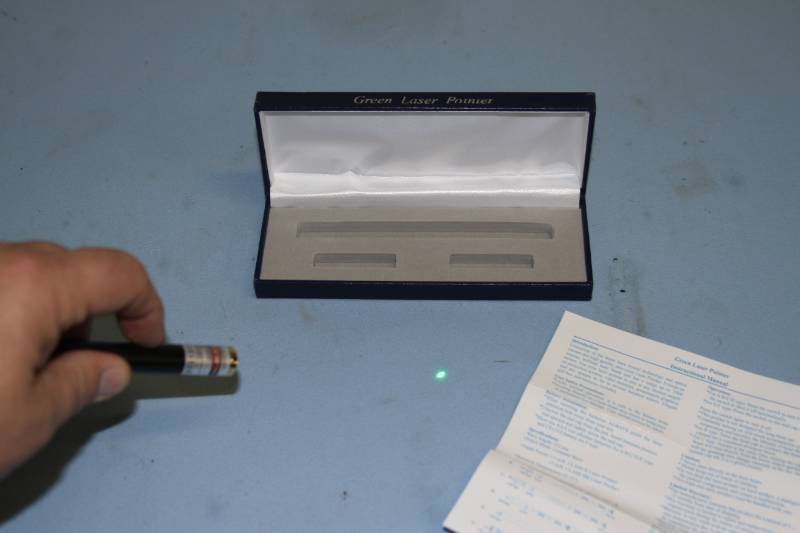 lot 53 image: New Green Laser Pointer with Case