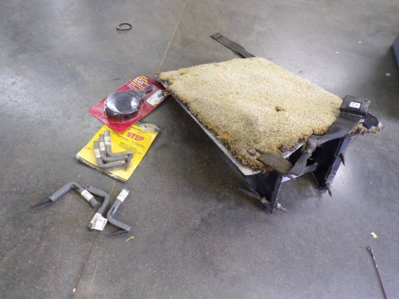 Portable Deer Stand, Tree steps and Gun and bow hoist